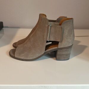 Coclico grey suede heels
